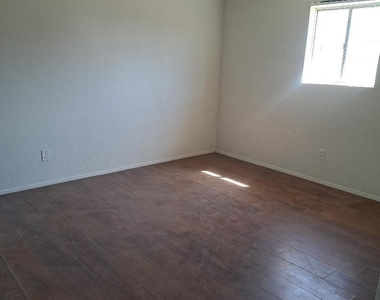 623 Ne Davis Street - Photo Thumbnail 2