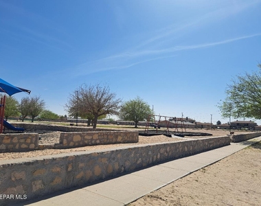 623 Ne Davis Street - Photo Thumbnail 8