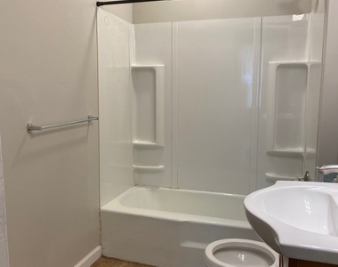 407 West Street - Photo Thumbnail 7