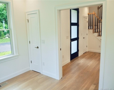 70 Seminary Street - Photo Thumbnail 7