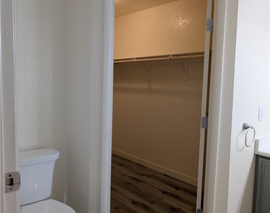 4440 Woodpine Drive - Photo Thumbnail 12