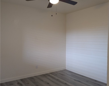 4440 Woodpine Drive - Photo Thumbnail 6