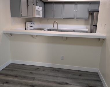 4440 Woodpine Drive - Photo Thumbnail 5