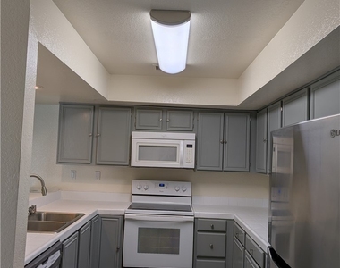 4440 Woodpine Drive - Photo Thumbnail 4