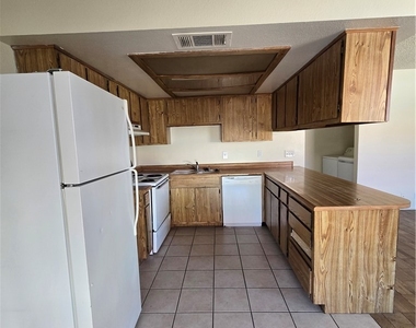 4300 N Lamont Street - Photo Thumbnail 8