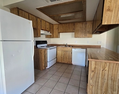 4300 N Lamont Street - Photo Thumbnail 5