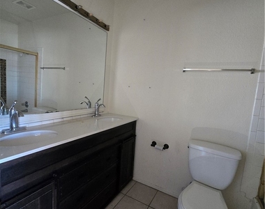 4300 N Lamont Street - Photo Thumbnail 16