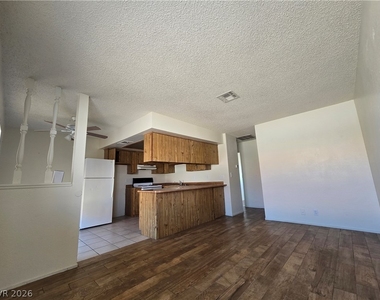 4300 N Lamont Street - Photo Thumbnail 3