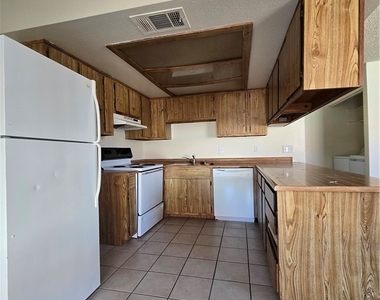 4300 N Lamont Street - Photo Thumbnail 6