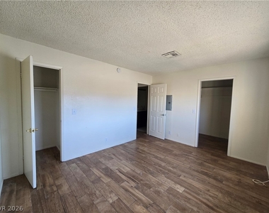 4300 N Lamont Street - Photo Thumbnail 13