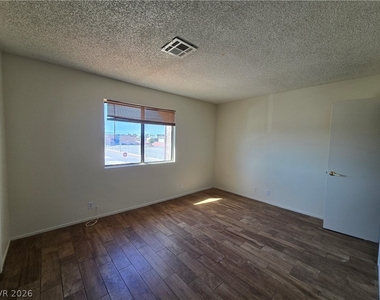 4300 N Lamont Street - Photo Thumbnail 12