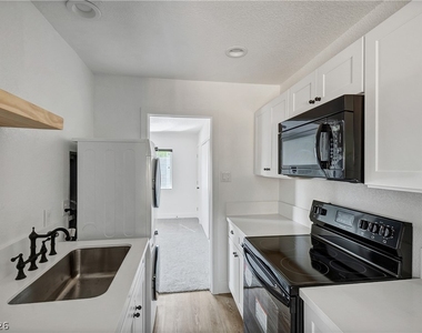 1065-a Franklin Avenue - Photo Thumbnail 3