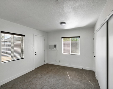 1065-a Franklin Avenue - Photo Thumbnail 4
