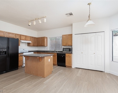 408 Madison Taylor Place - Photo Thumbnail 12