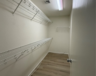 1358 Grass Creek Avenue - Photo Thumbnail 10