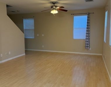 1358 Grass Creek Avenue - Photo Thumbnail 2