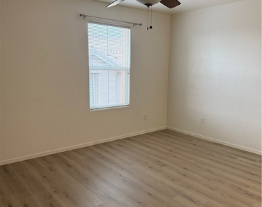 1358 Grass Creek Avenue - Photo Thumbnail 20