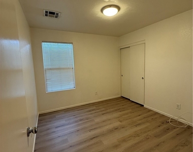 1358 Grass Creek Avenue - Photo Thumbnail 6