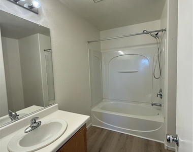 1358 Grass Creek Avenue - Photo Thumbnail 11
