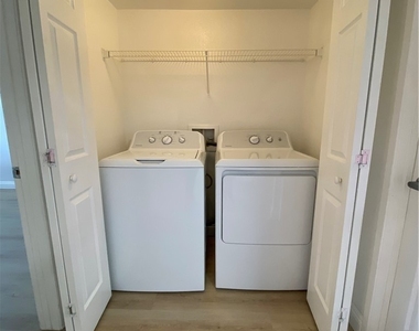 5174 S Jones Boulevard - Photo Thumbnail 12