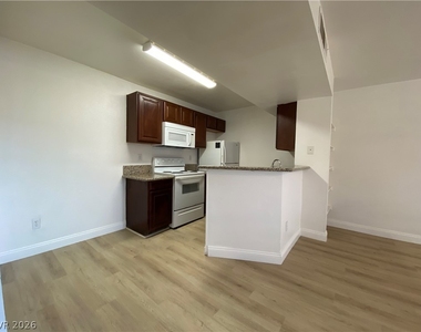 5174 S Jones Boulevard - Photo Thumbnail 4