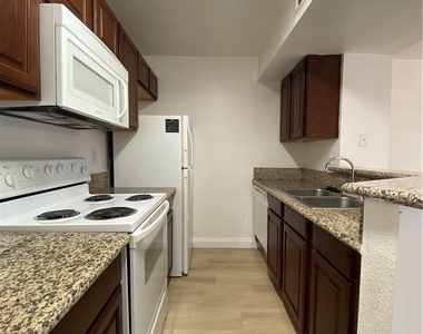 5174 S Jones Boulevard - Photo Thumbnail 3