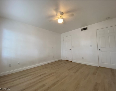 5174 S Jones Boulevard - Photo Thumbnail 8