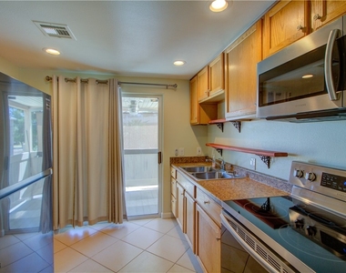 628 B Avenue - Photo Thumbnail 2