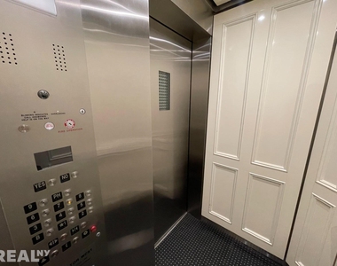 25 West 68th Street - Photo Thumbnail 5