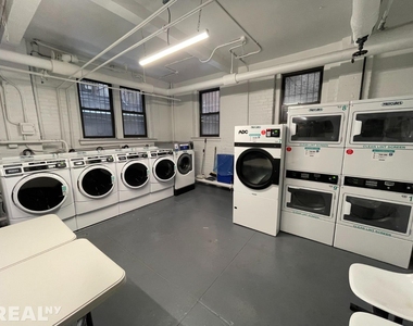 25 West 68th Street - Photo Thumbnail 4