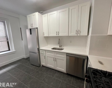 178 E 70th St - Photo Thumbnail 2