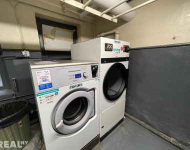 178 E 70th St - Photo Thumbnail 4
