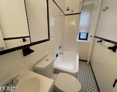178 E 70th St - Photo Thumbnail 3
