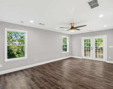 2866 Belvedere Lane - Photo Thumbnail 16