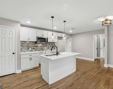 2866 Belvedere Lane - Photo Thumbnail 5
