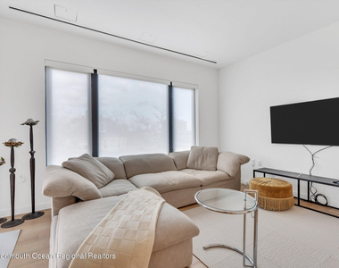 601 Heck Street - Photo Thumbnail 5
