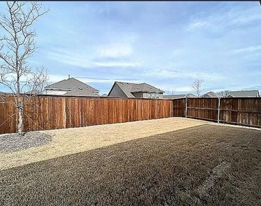 3959 Oak Creek Circle - Photo Thumbnail 4