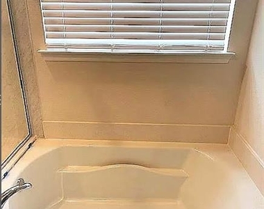 3959 Oak Creek Circle - Photo Thumbnail 14
