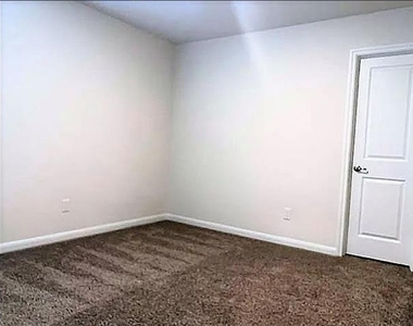 3959 Oak Creek Circle - Photo Thumbnail 16