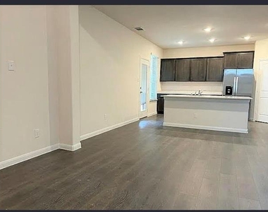 3959 Oak Creek Circle - Photo Thumbnail 5