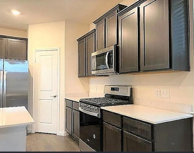 3959 Oak Creek Circle - Photo Thumbnail 6