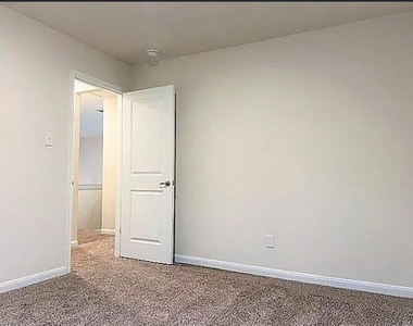 3959 Oak Creek Circle - Photo Thumbnail 17