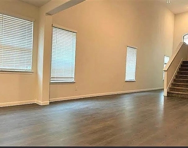3959 Oak Creek Circle - Photo Thumbnail 8