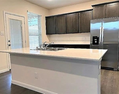 3959 Oak Creek Circle - Photo Thumbnail 24