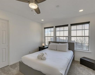 8324 Autumncrest Court - Photo Thumbnail 19