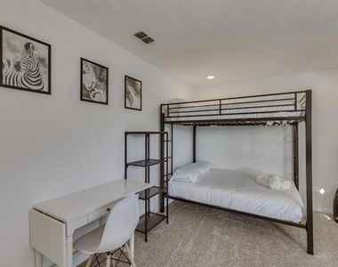 8324 Autumncrest Court - Photo Thumbnail 23