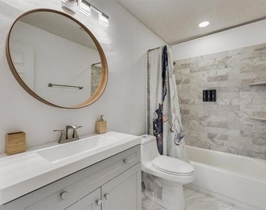 8324 Autumncrest Court - Photo Thumbnail 21