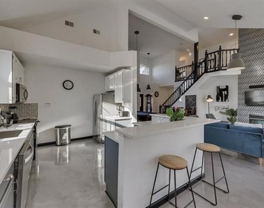 8324 Autumncrest Court - Photo Thumbnail 7