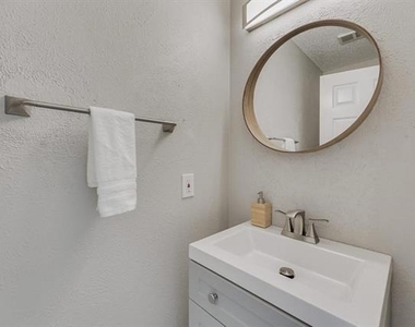 8324 Autumncrest Court - Photo Thumbnail 24