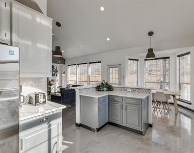 8324 Autumncrest Court - Photo Thumbnail 6